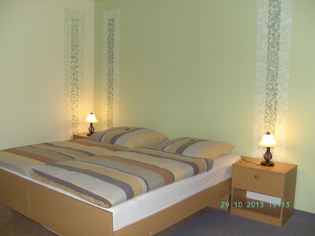 Ferienwohnung Hauptmann เฟราเอนวาล์ด ห้อง รูปภาพ